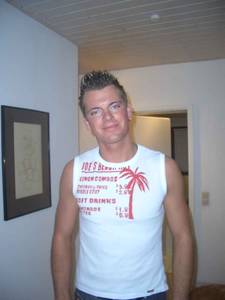 Sie sucht ihn ab 29